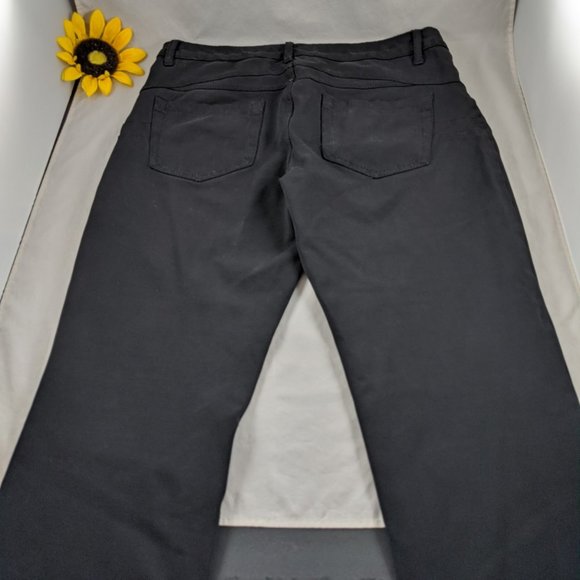 Sapphire Red Tapered Stretch Jeans in Black PM - Picture 2 of 12